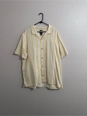 GAP Men's Yellow and White Striped Short-Sleeve Button-Up Shirt